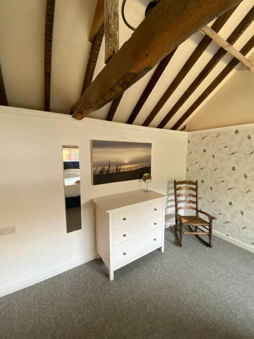Oyster Barn Sleeps Six, North Norfolk
