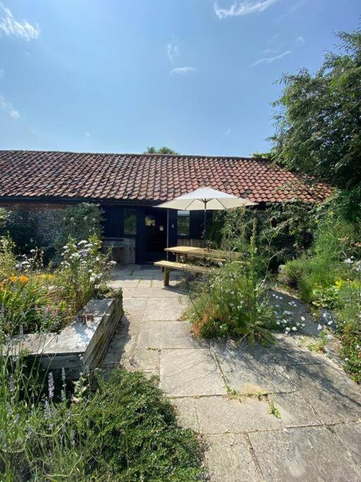 Oyster Barn Sleeps Six, North Norfolk Roughton (Norfolk)