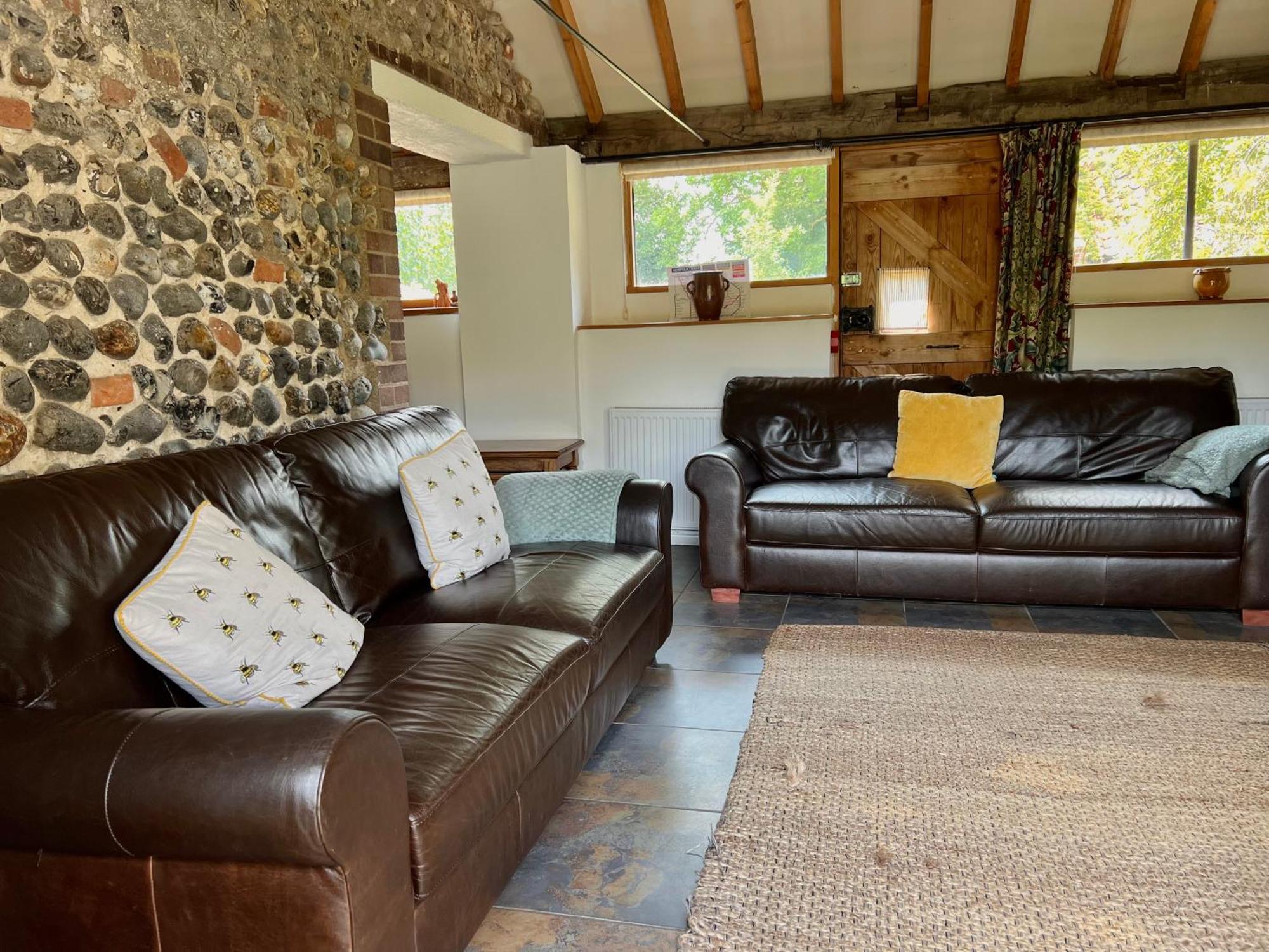 Oyster Barn Sleeps Six, North Norfolk * Roughton (Norfolk)
