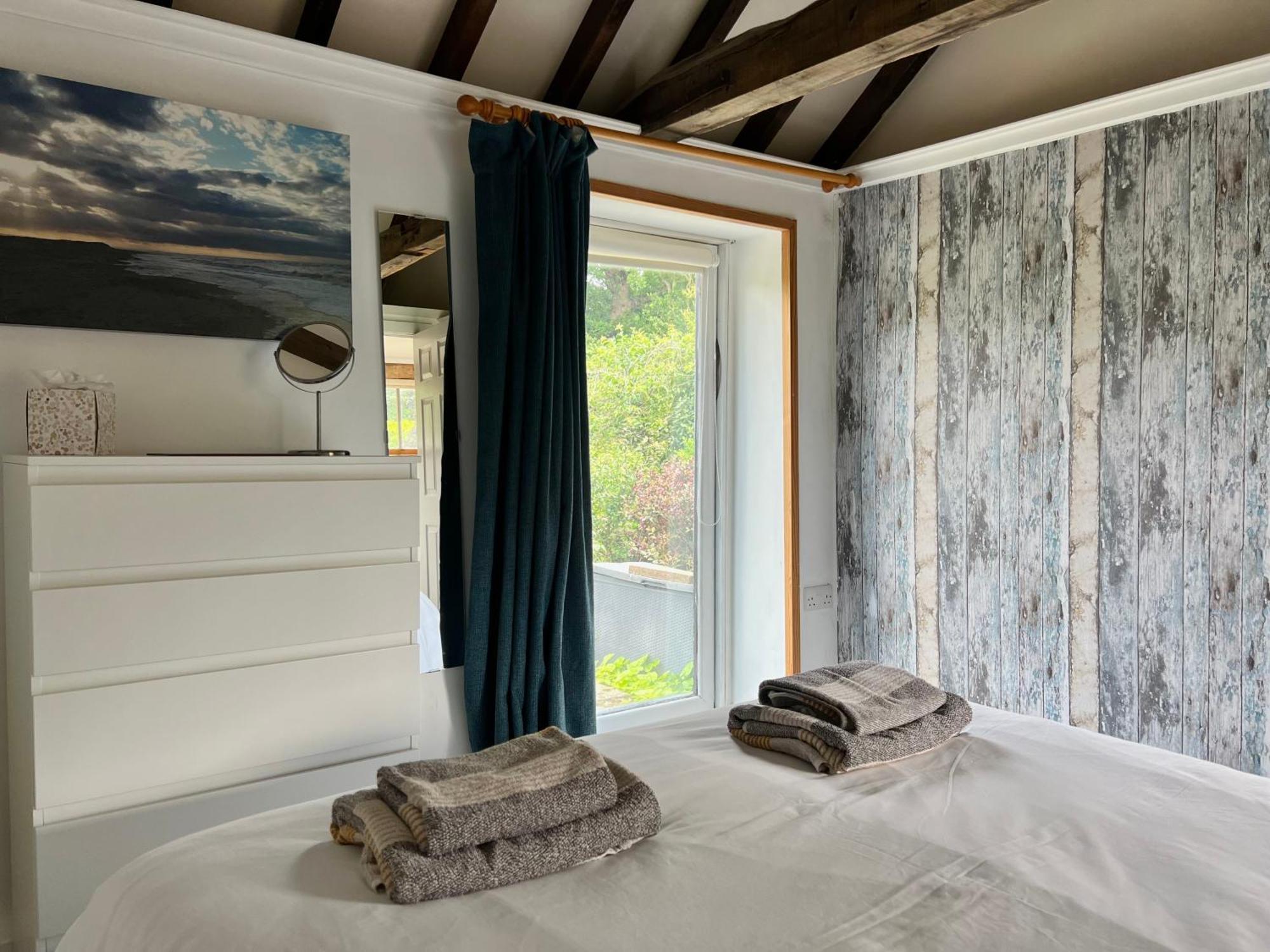 Oyster Barn Sleeps Six, North Norfolk * Roughton (Norfolk)